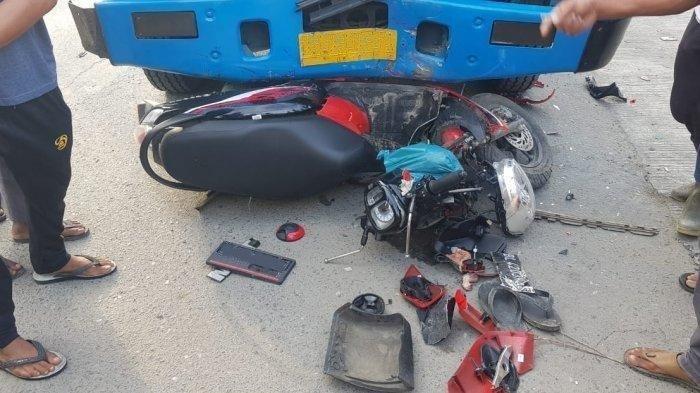 Pindah Jalur Mendadak Pengendara Motor di Pekanbaru Tewas Tertabrak Truk 