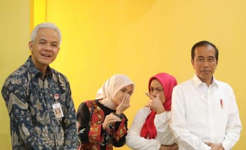 Potret Iriana Jokowi dan Siti Atiqoh Ganjar Pranowo Asyik Ngerumpi Netizen : Ras Terkuat