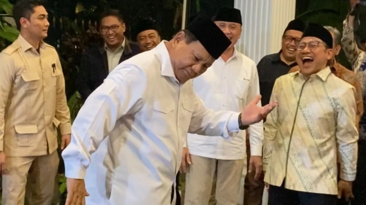 Prabowo Joget Gemoy Membelakangi Megawati, Ganjar Senyum