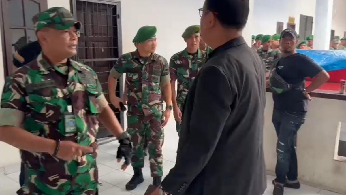 Prajurit TNI Ramai ramai Datangi Polrestabes Medan