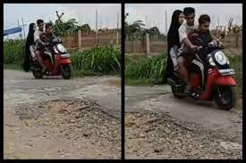 Pratama Arhan Terciduk Bonceng Istri dan Mertua di Atas Honda Scoopy Tanpa Helm di Jalan, Netizen Salfok dengan Hijab