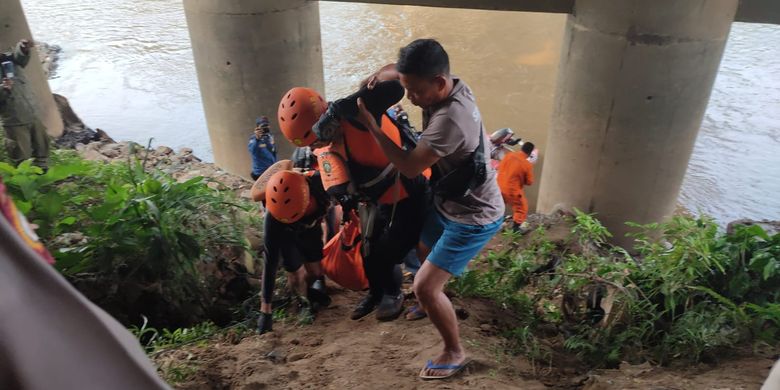 Pria Bogor Ditemukan Tewas Mengambang Diduga Tercebur saat Mancing