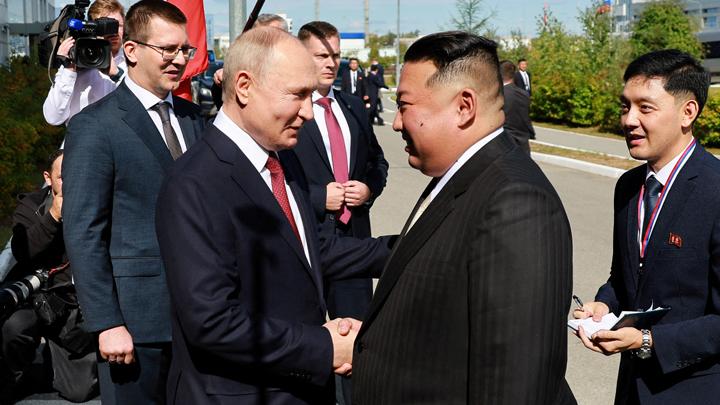 Putin dan Kim Jong un Pamer Persahabatan, Tukar Hadiah Mobil Mewah