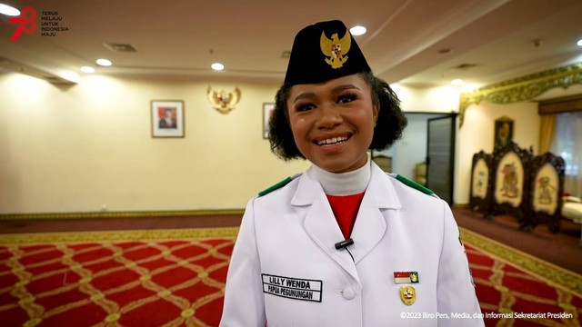 Putri dari Papua Pegunungan Bawa Baki Merah Putih di Upacara HUT Ke 78 RI Istana
