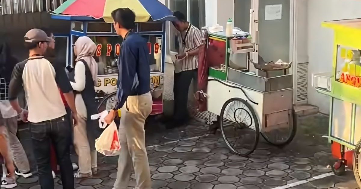 Resign dari Kantor Bukan Beri Donat, Traktir Panggil Gerobak Kali Lima