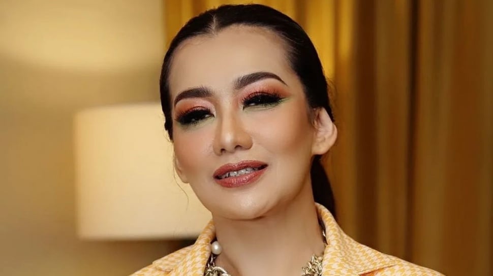 Reza Artamevia Dituding Pansos Lewat Fuji untuk Album Baru, Netizen : Berkah Banget Siapapun Yang Deket Fuji