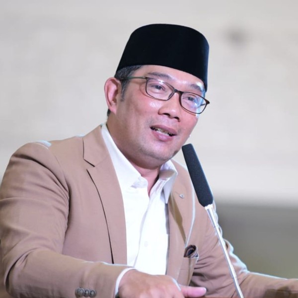 Ridwan Kamil Beri Penjelasan Kocak Perbedaan Sandra Dewi dan Dewi Sandra