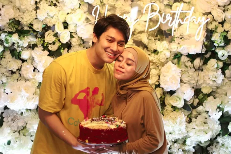 Rizky Billar Ulang Tahun, Lesti Kejora Post Foto Hot Sang Suami di Instagram