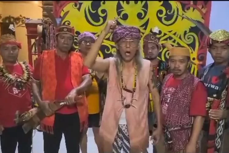 Rocky Gerung Heran Warga Adat Dayak Ikut Menggugat soal Kritik IKN