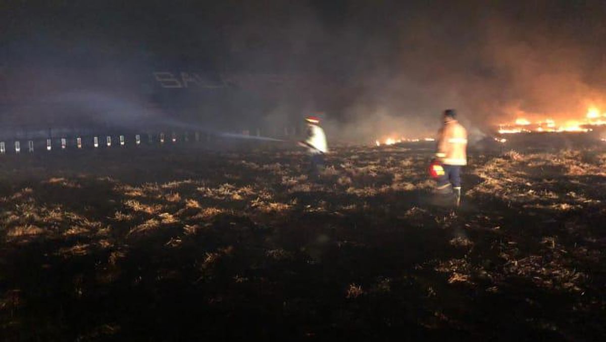 Rumput Stadion Kanjuruhan Terbakar Saat Malam Peringatan 1 Tahun Tragedi