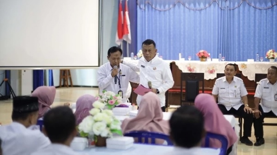 Sambil Terbata bata, Kepala Sekolah SMPN 1 Ponorogo Mengundurkan Diri, Usai Viral Tarik Sumbangan