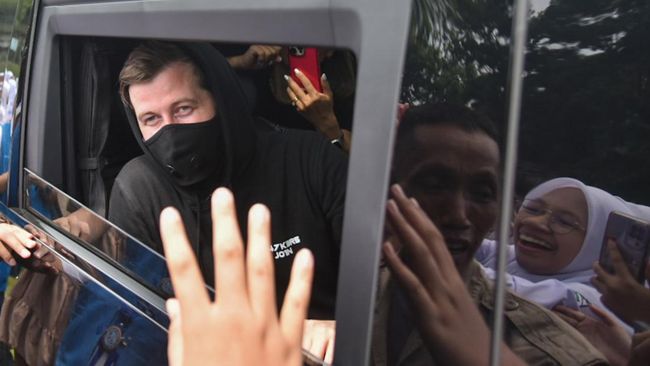 Sandiaga Uno Puji Guru Viral di Medan gegara Didatangi Alan Walker ke Sekolah