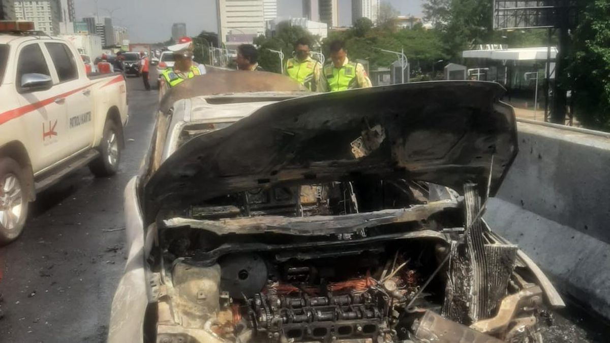 Sedan Sport Toyota FT 86 Terbakar di Ringroad Barat Sleman