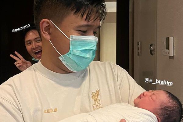 Selamat, Joshua Suherman dan Clairine Clay Dikaruniai Anak Pertama