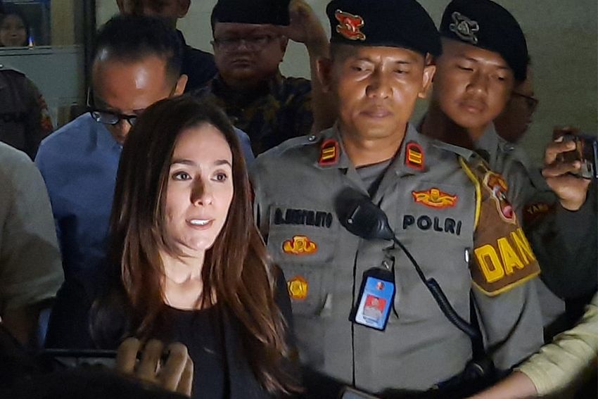 Senyum Lega Wulan Guritno Usai Diperiksa Polisi Soal Judi Online