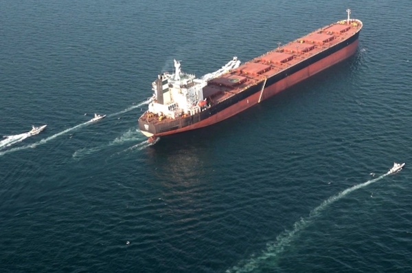 Serangkaian Kapal Dagang Diserang di Selat Hormuz di Tengah Ketegangan Iran