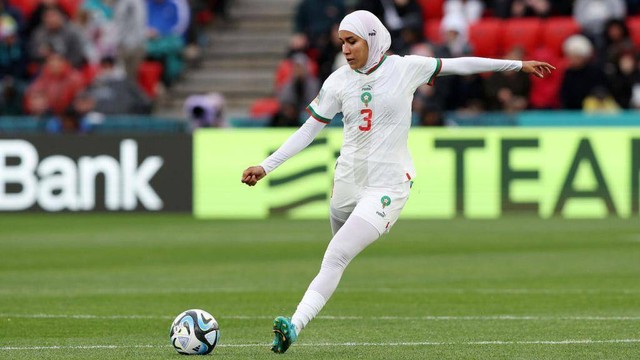 Siapa Nouhaila Benzina, Pemain Pertama Berjilbab dalam Sejarah Piala Dunia