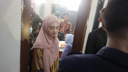 Sidang Mediasi Inara dan Suami Tak Membuahkan Hasil Virgoun Ngotot Perjuangkan Hak Asuh Anak