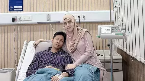 Sonny Septian Dilarikan ke RS, Fairuz A Rafiq Jaga Suami Yang Terkena Penyempitan Pembuluh Darah