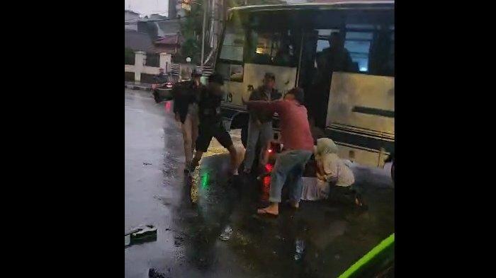 Sopir Bus di Bogor Dipukul Pengamen Pakai Kendang, Istri Korban Bantu Lerai