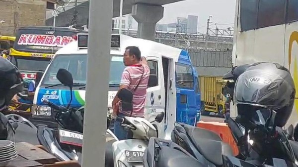 Sopir JakLingko Pengurus PO Bus AKAP Cekcok di Lebak Bulus Ini Pemicunya