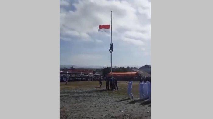 Sosok Pemanjat Tiang Bendera yang Viral di Cianjur