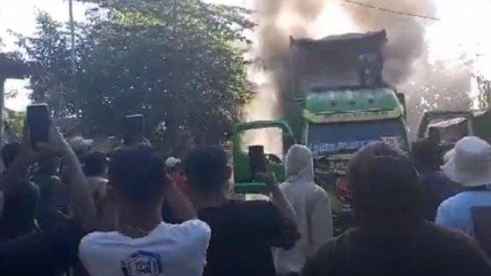 Sound System Raksasa Terbakar Saat Acara Karnaval Desa di Jember