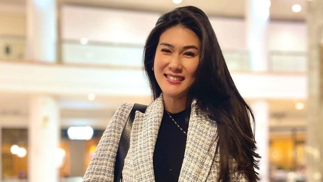 Stevie Agnecya Dimakamkan di TPU Tanah Kusir, Anak: Bye Mami