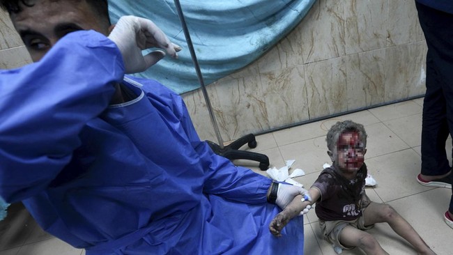 Tangis 2 Dokter RS Indonesia di Gaza usai Terima Kabar Keluarga Tewas