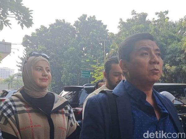 Tasyi Athasyia dan Suami Jalani Pemeriksaan Usai Laporkan Sejumlah Akun