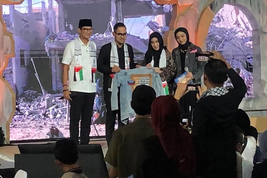 Tergesa Bantu Palestina, Sandiaga Uno Lelang Jaket Denim Rp150 Juta