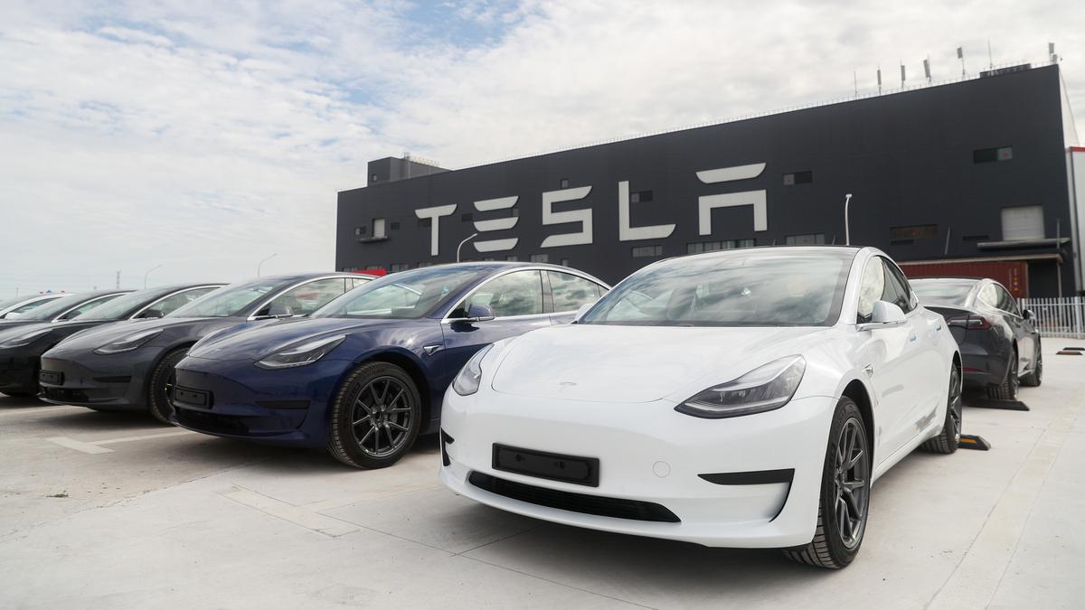 Tesla Digugat Gara Gara Dugaan Diskriminasi Rasial ke Pekerja Kulit Hitam