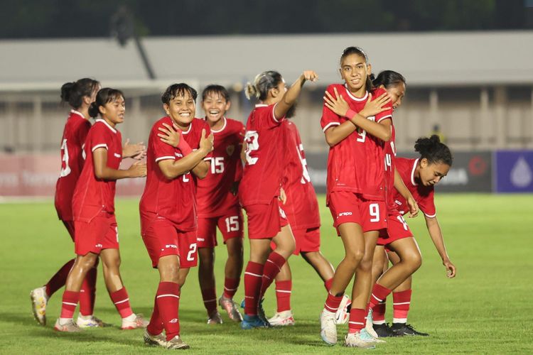 Timnas Putri Indonesia Lawan Singapura di Stadion Madya