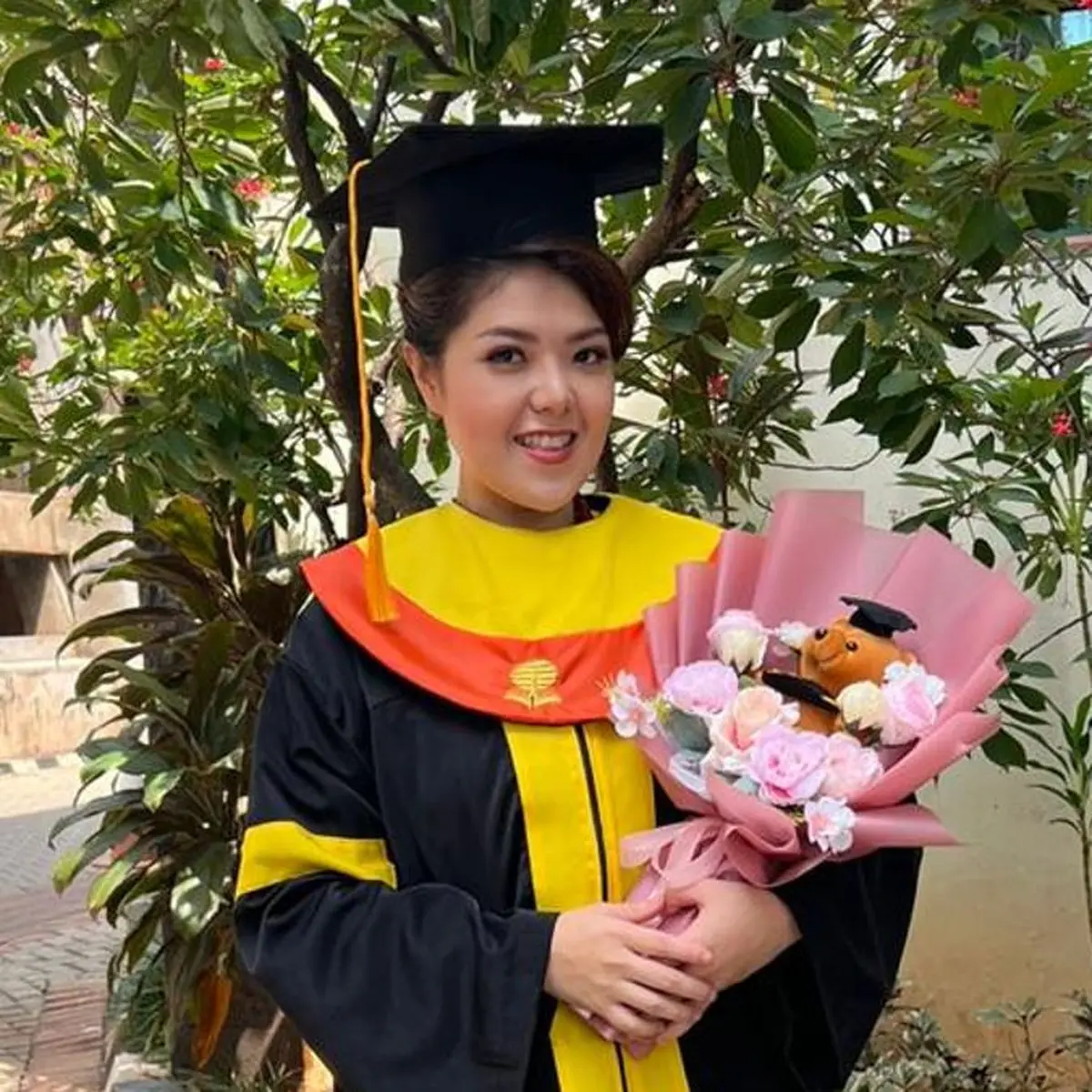 Tina Toon Resmi Jadi Sarjana Hukum dari Universitas Terbuka, Langsung Jadi Wisudawan Kehormatan