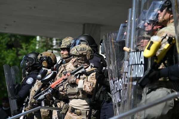 Trump Kirim Tambahan 2.000 Tentara Garda Nasional Ke Los Angeles, California Gugat Ke Pengadilan