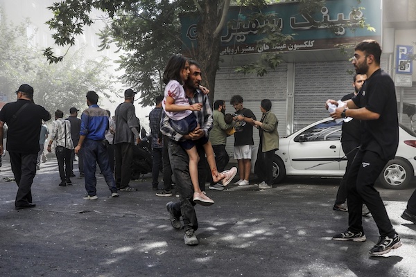 Trump Serukan Evakuasi Segera Dari Tehran, Tegaskan Iran Tak Boleh Miliki Senjata Nuklir