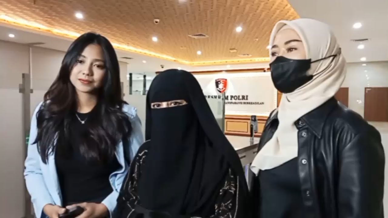 Umi Pipik dan Marissya Icha Dapat Dukungan Banyak Artis Untuk Polisikan Oklin Fia