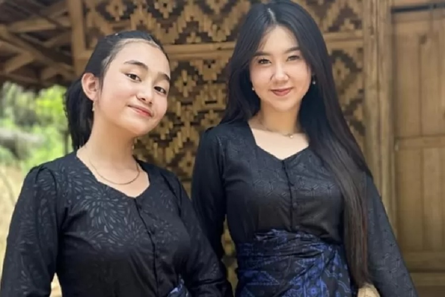 Usai Viral Rumsyah, Gadis Baduy Dapat Iphone 13 dari Vilmei, Publik Protes: Gak Ikhlas Liatnya