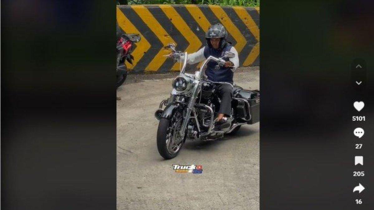 Ustadz Abdul Somad Naik Moge Harley Davidson Keliling Padang