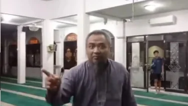 Viral, Bapak bapak Ngamuk Gegara Jemaah Masjid di Surabaya Main Rebana