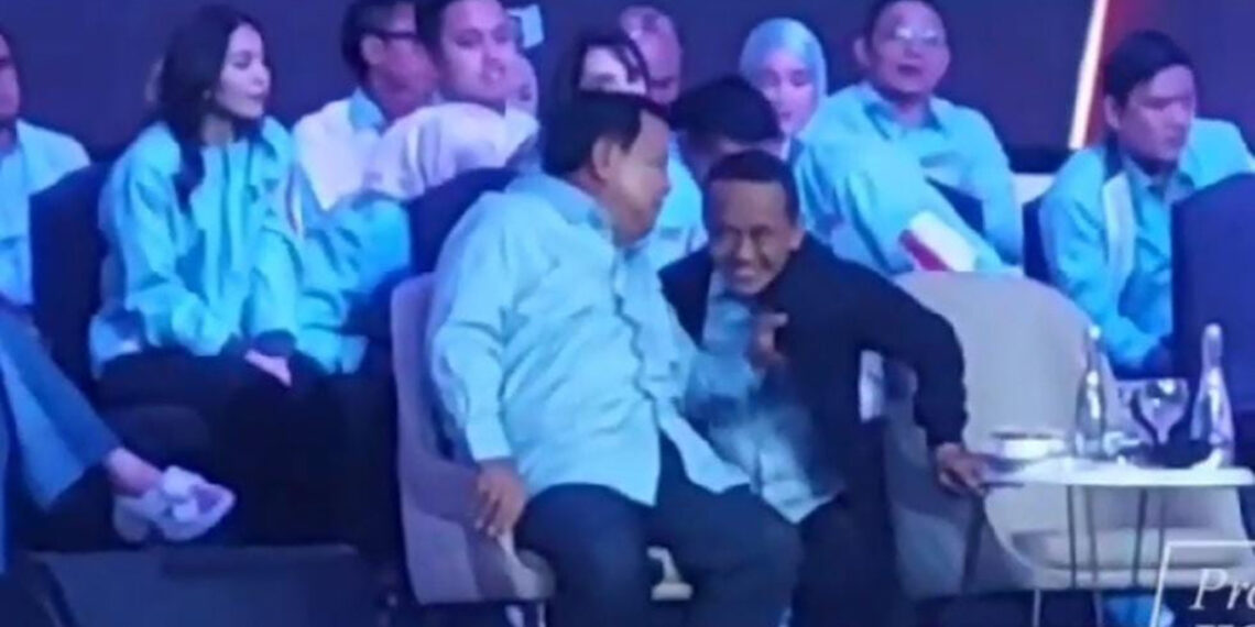 Viral, Capres Prabowo Tarik Jaket Menteri Investasi Bahlil