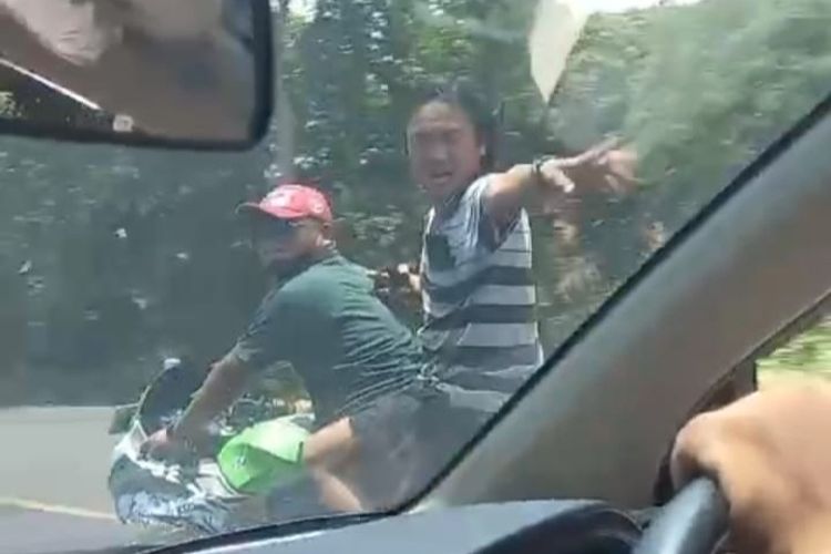 Viral, Video Pemobil Dipalak Pemotor di Jalan Nasional Pantura Situbondo Probolinggo