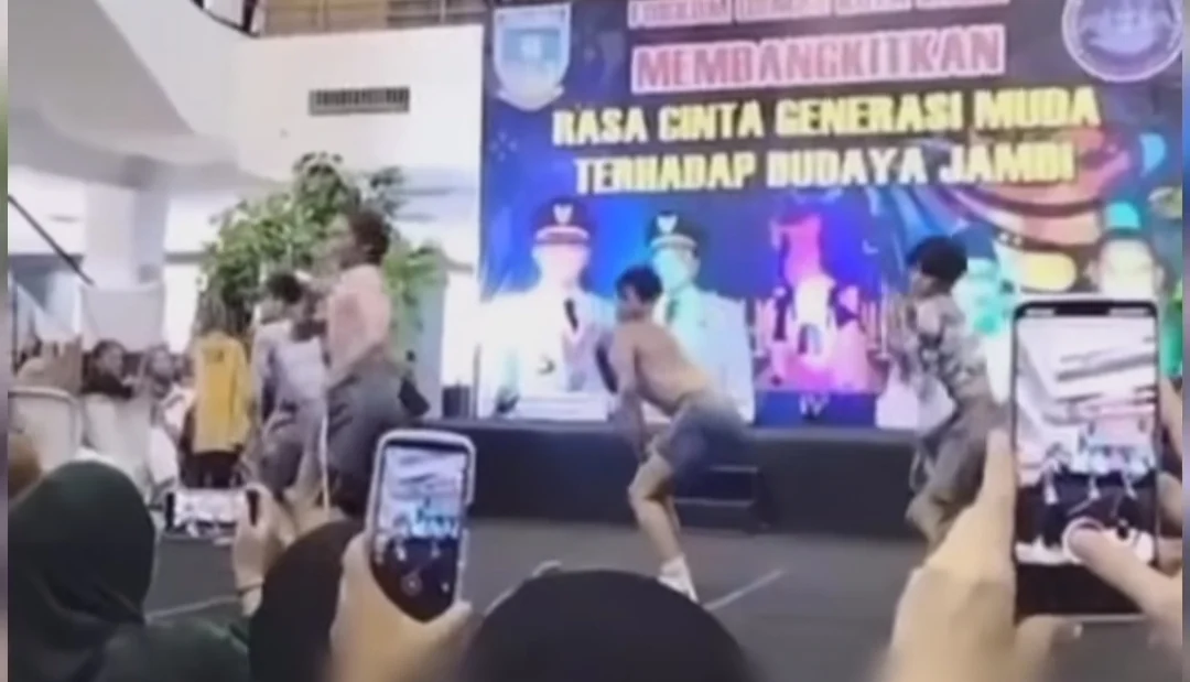 Viral 4 Pria Joget Heboh Pakai Tanktop di Acara Pemkot Jambi, Warga Murka