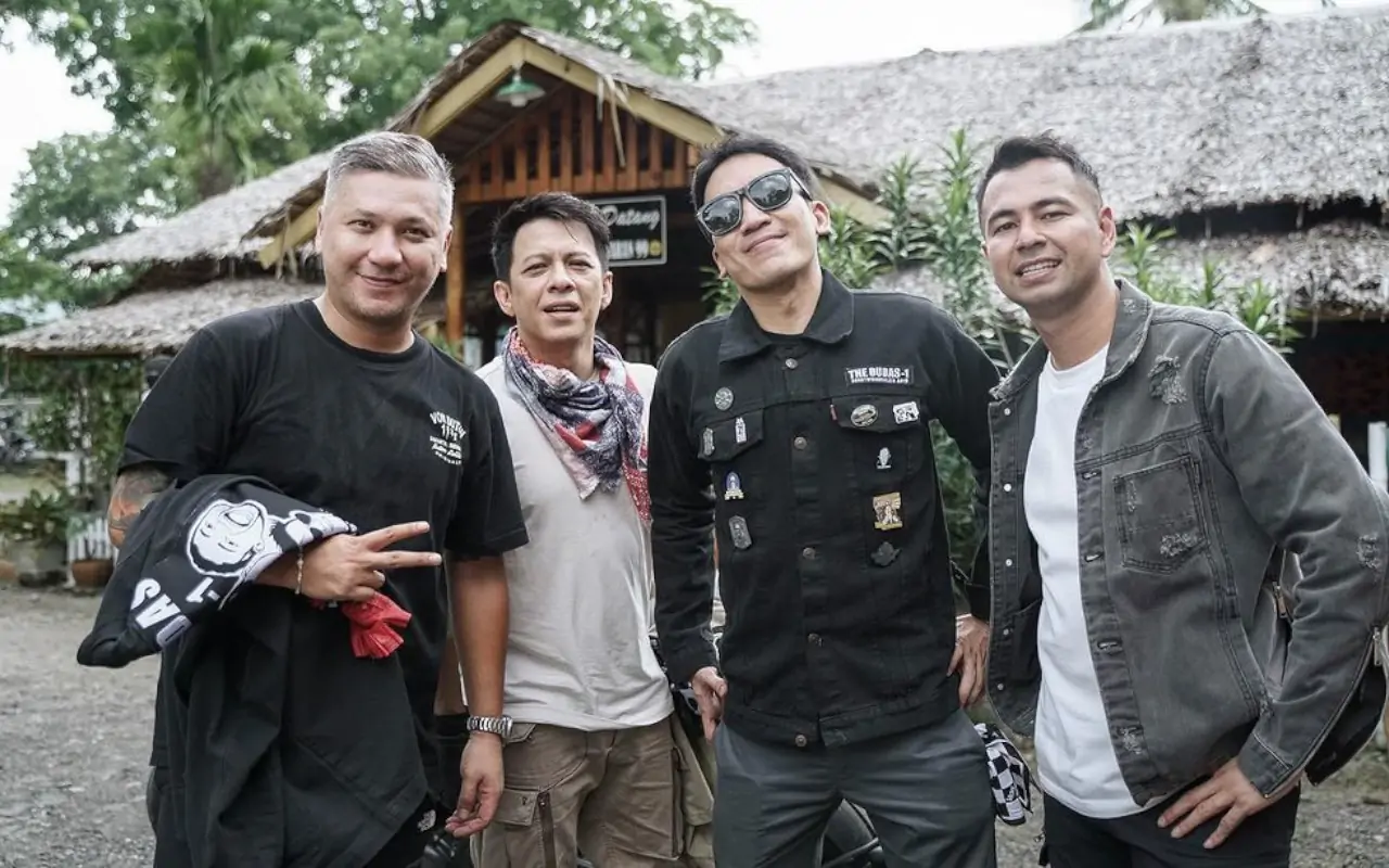 Viral Ada Penampakan di Foto Raffi Ahmad Saat Touring Bareng Gading Marten, Ariel Noah dan Desta