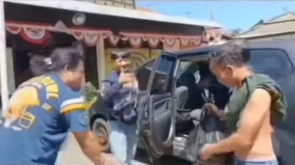 Viral Aksi Polisi Sambut Pencuri Koper Bak Tamu di Semarang