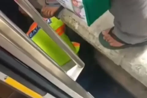 Viral Aksi Satpam Selamatkan Bocah Terjatuh di Celah Peron KRL Stasiun Manggarai 