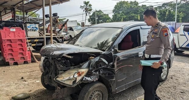 Viral Avanza Ugal Ugalan di Jatim, Tabrak Rumah Warga Lalu Kabur