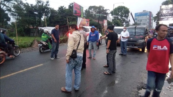 Viral Bentrok Mencekam Warga vs Debt Collector di Bogor