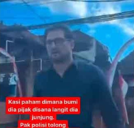 Viral Bule Hadang Taksi Online Di Bali, Tantang Kelahi Gebrak Mobil 2 Kali