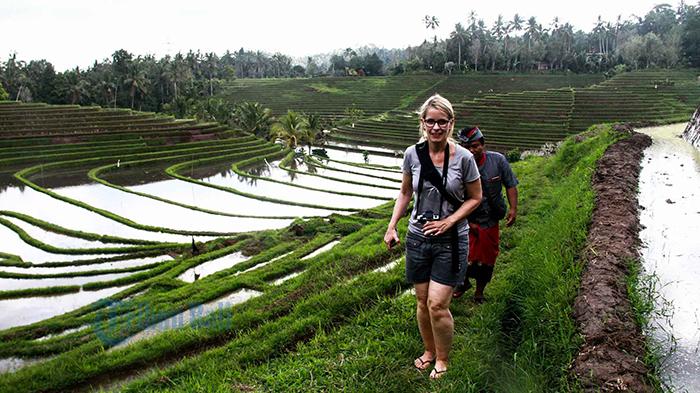 Viral Bule Jadi Pemandu Wisata di Tabanan Bali, Imigrasi Beri Penjelasan